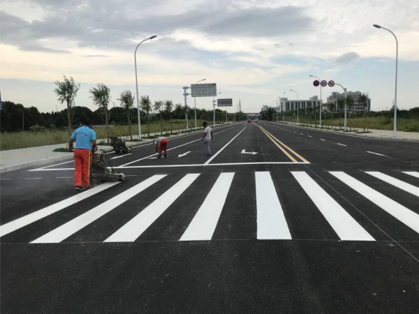 夜间道路划线施工噪音太大扰民怎么办 道路划线施工队.jpg